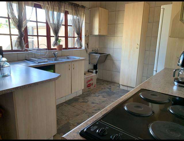 5 BEDROOM HOUSE FOR SALE IN GREENHILLS